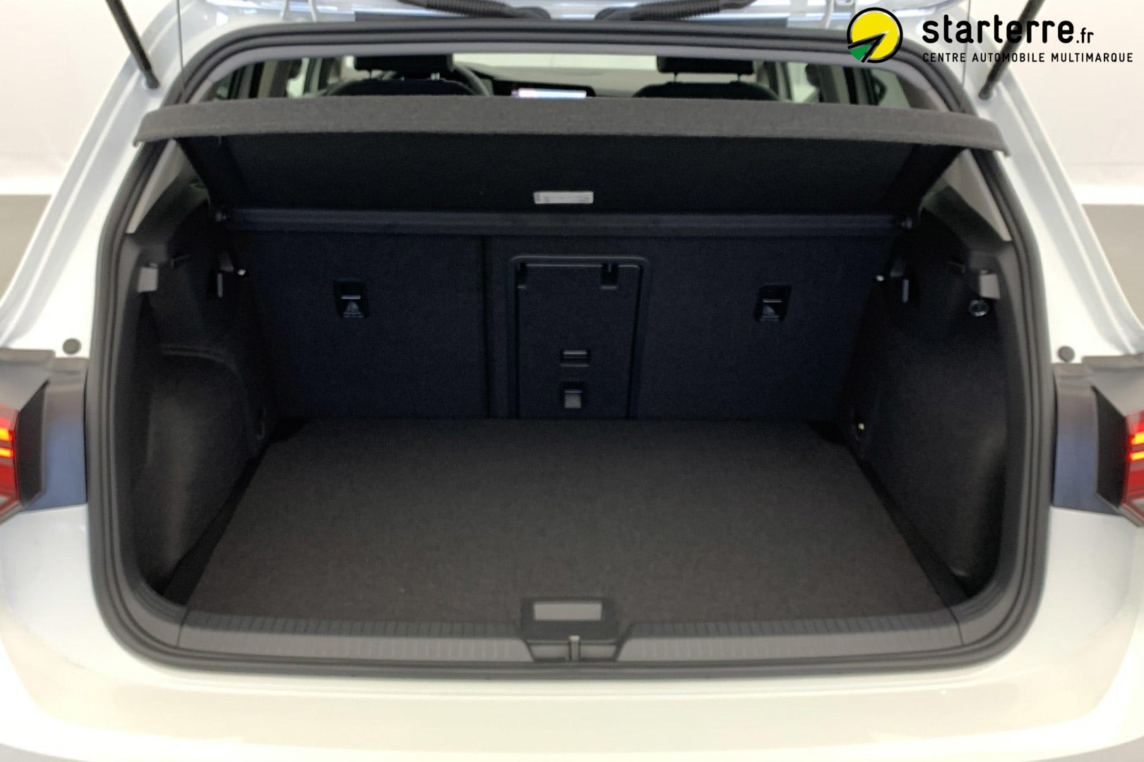 visuel voiture Volkswagen Golf 8