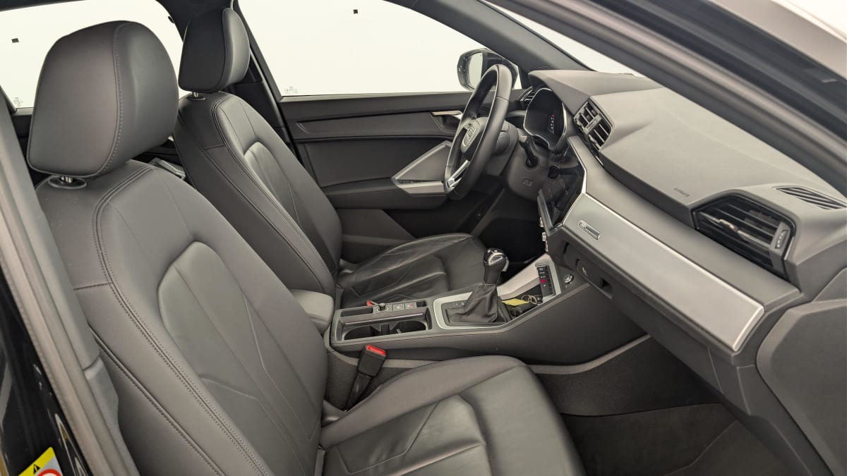 Audi Q3 - Image 9