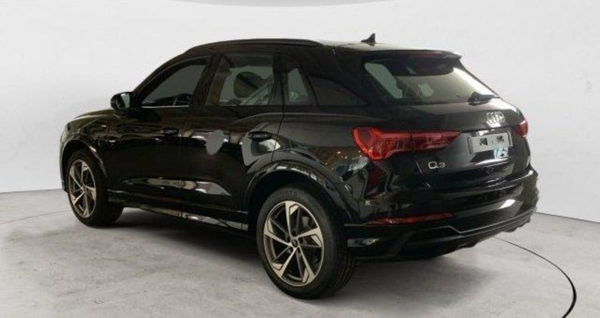 AUDI Q3 35 TDI 150 CH S TRONIC 7 S LINE