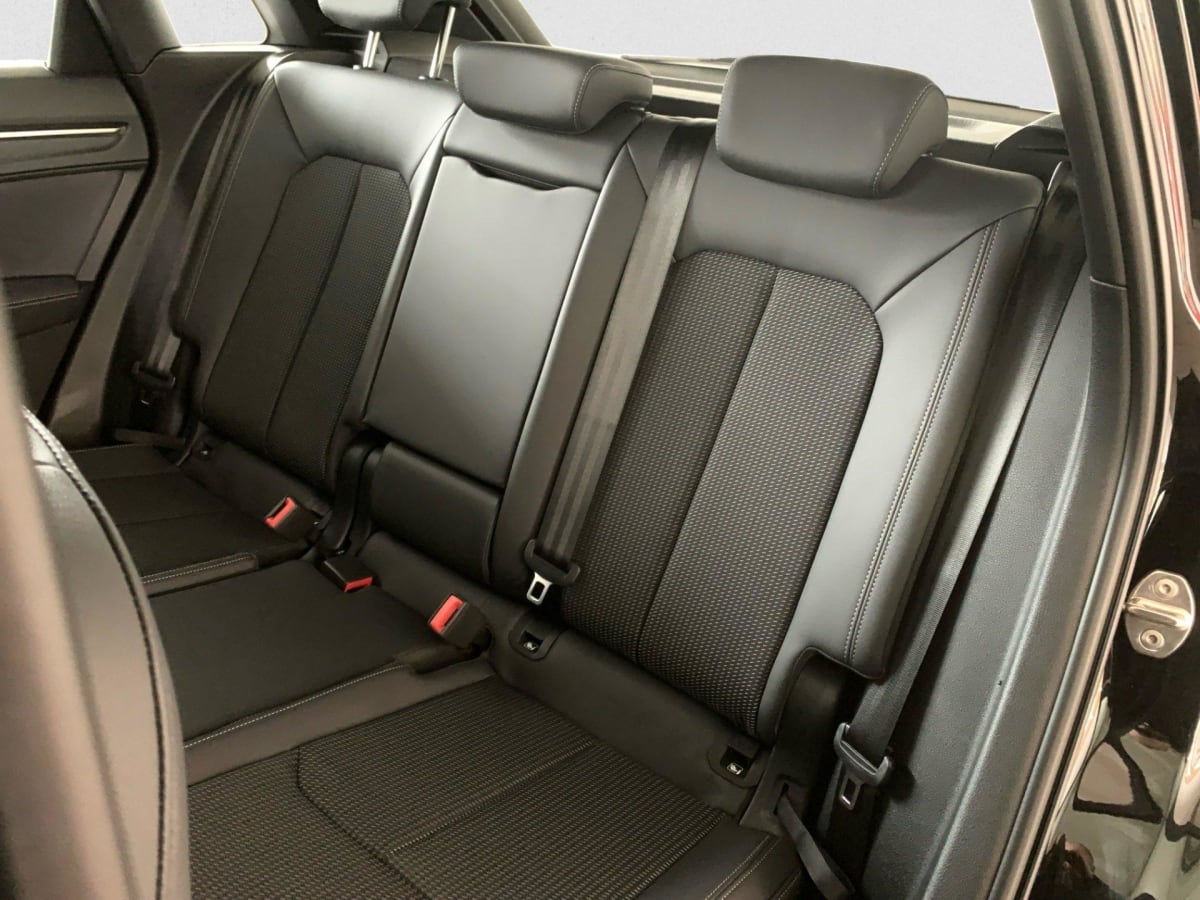 AUDI Q3 35 TDI 150 CH S TRONIC 7 S LINE