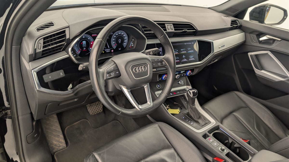 Audi Q3 - Image 15