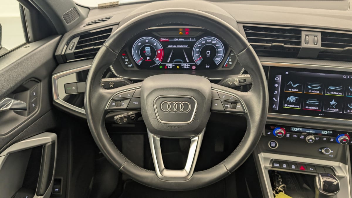 Audi Q3 - Image 14