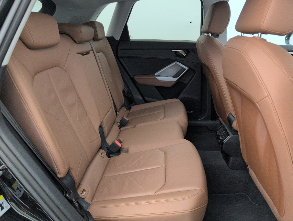 Audi Q3 - Image 10