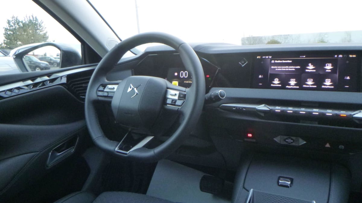 DS DS4 HYBRIDE 136 E-DCT6 PALLAS