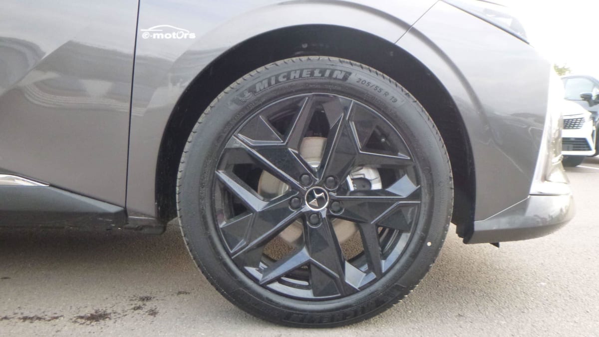 DS DS4 HYBRIDE 136 E-DCT6 PALLAS