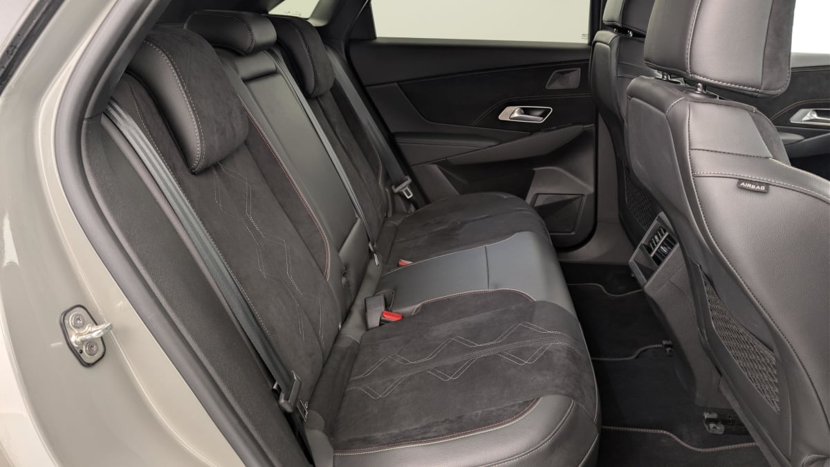 DS DS7 HYBRIDE RECHARGEABLE E-TENSE 300 EAT8 4X4 PERFORMANCE LINE +