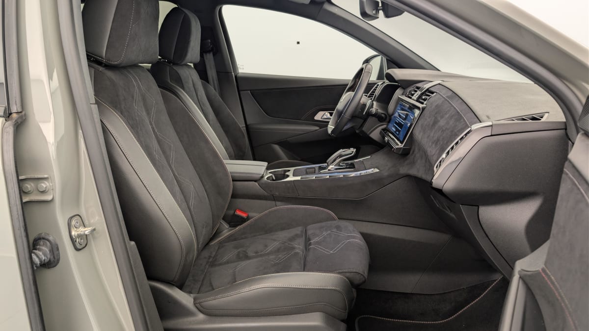 DS DS7 HYBRIDE RECHARGEABLE E-TENSE 300 EAT8 4X4 PERFORMANCE LINE +