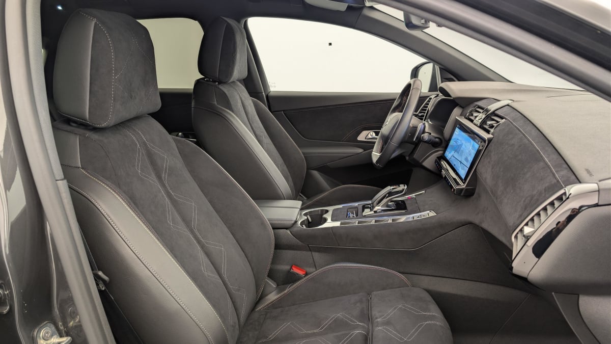 DS DS7 HYBRIDE RECHARGEABLE E-TENSE 300 EAT8 4X4 PERFORMANCE LINE +