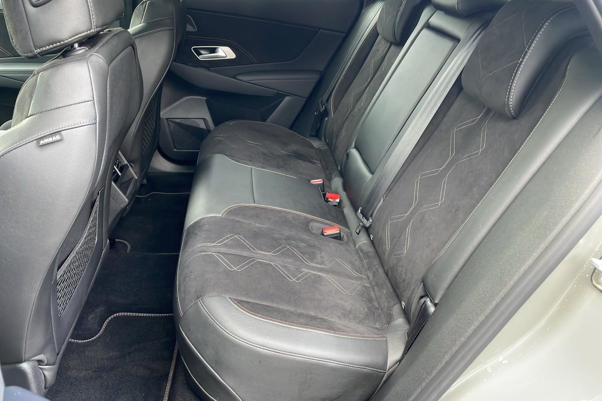 DS DS7 HYBRIDE RECHARGEABLE E-TENSE 300 EAT8 4X4 PERFORMANCE LINE +