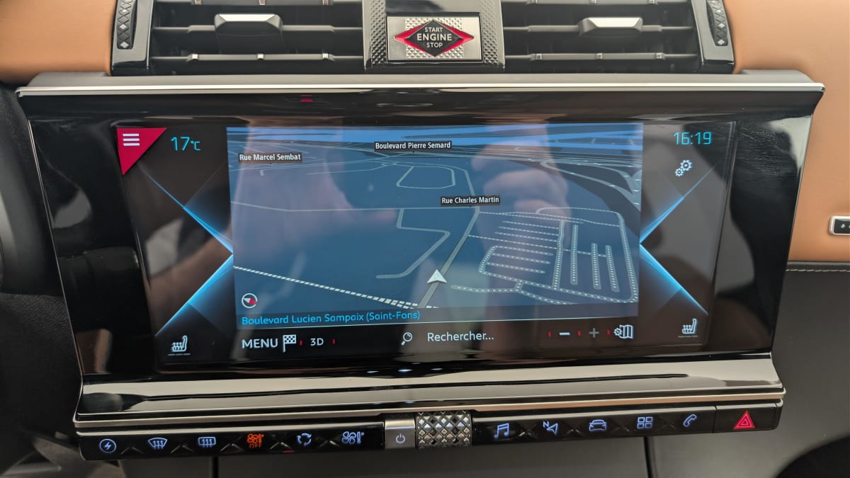 DS DS7 Crossback - Image 19