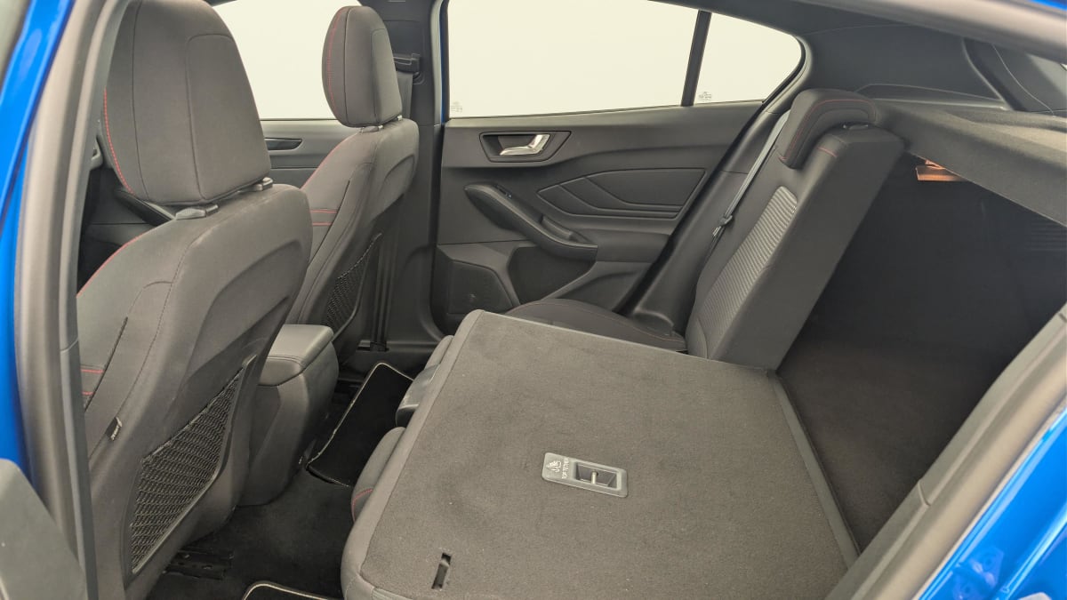 Ford Focus - Image 12