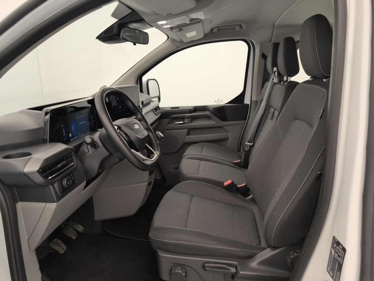 Ford Tourneo Custom - Image 15