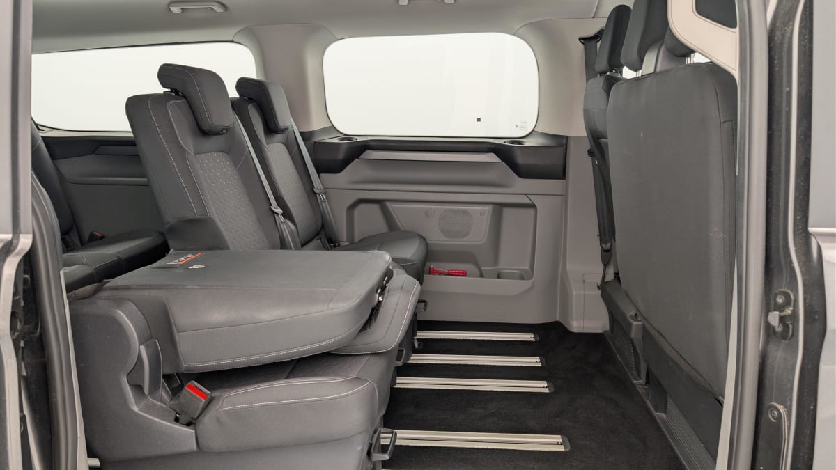 Ford Tourneo Custom - Image 12