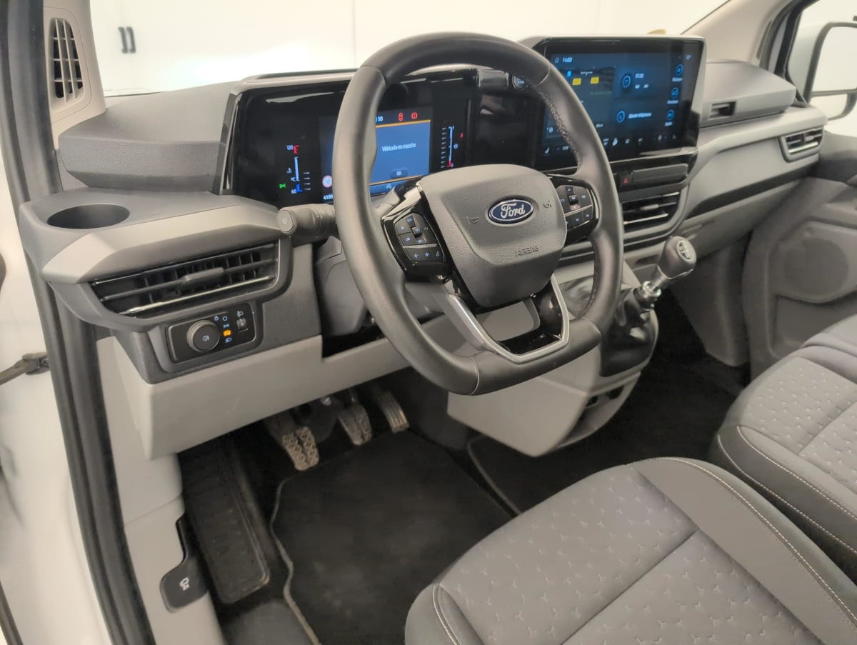 Ford Tourneo Custom - Image 14
