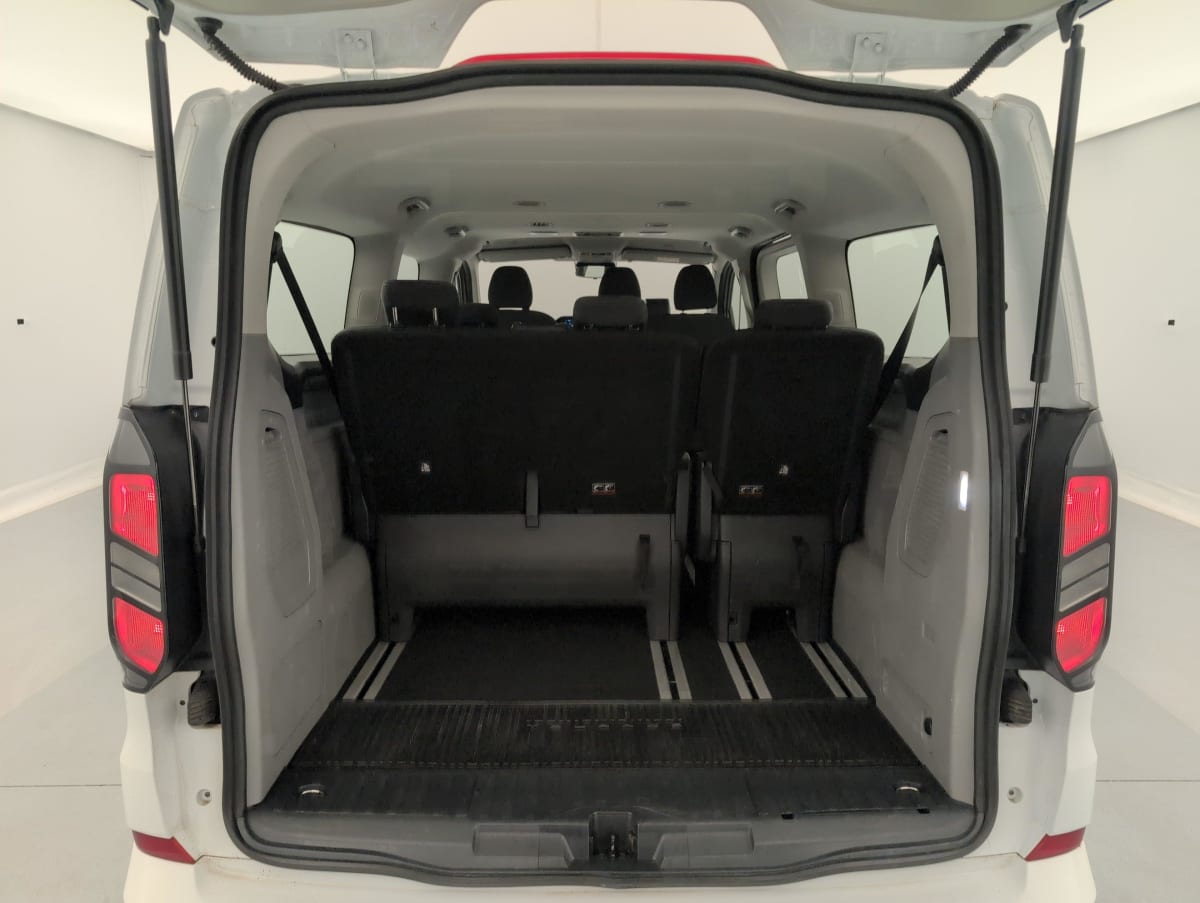 Ford Tourneo Custom - Image 11