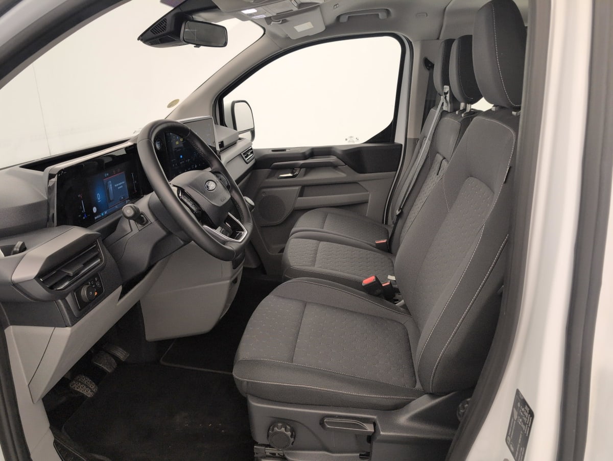 Ford Tourneo Custom - Image 15