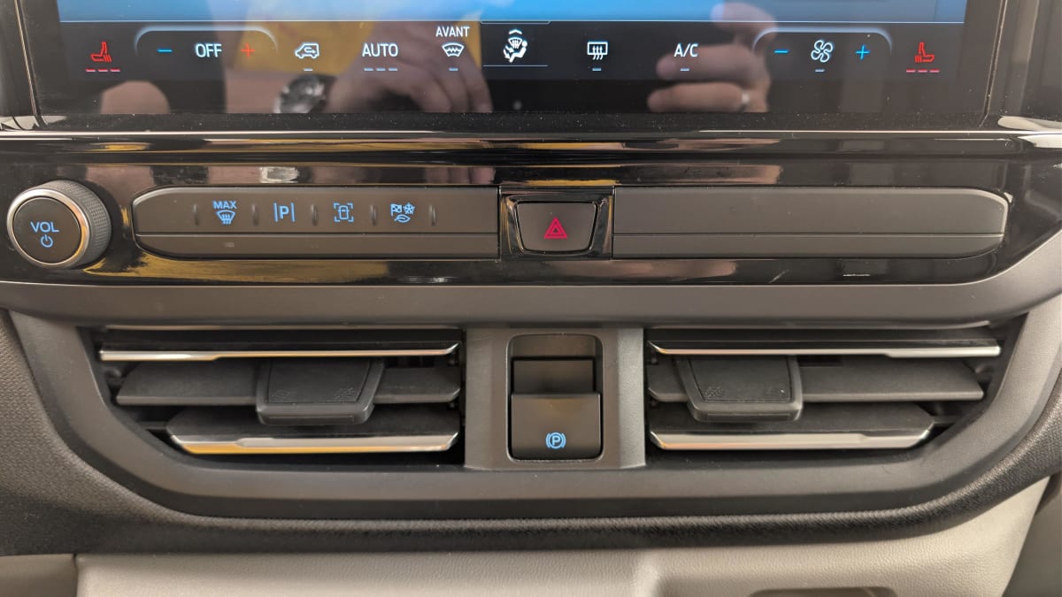 Ford Tourneo Custom - Image 20