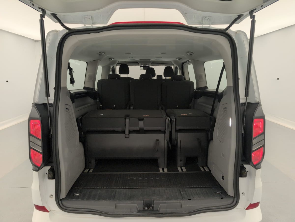 Ford Tourneo Custom - Image 11