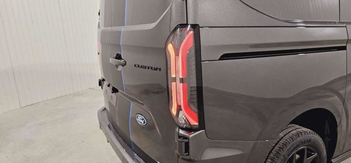 FORD TRANSIT CUSTOM FOURGON 320 L1H1 2.0 ECOBLUE 170 CH BVA8 SPORT