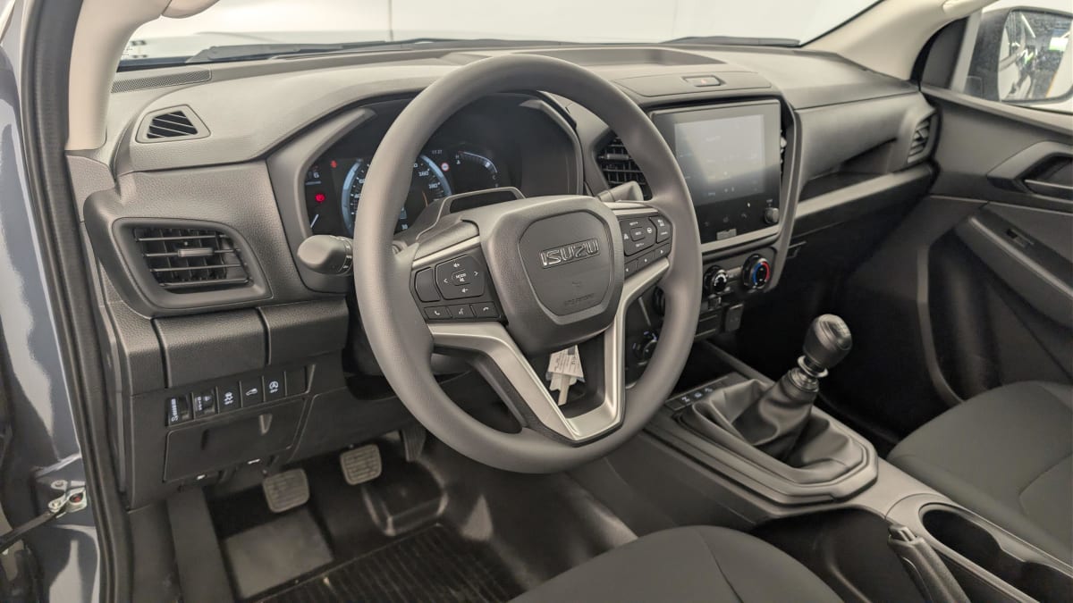Isuzu D-MAX - Image 38