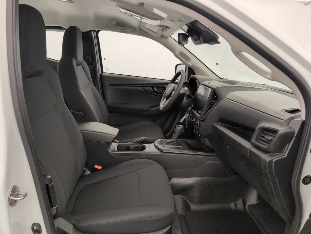 Isuzu D-MAX - Image 10