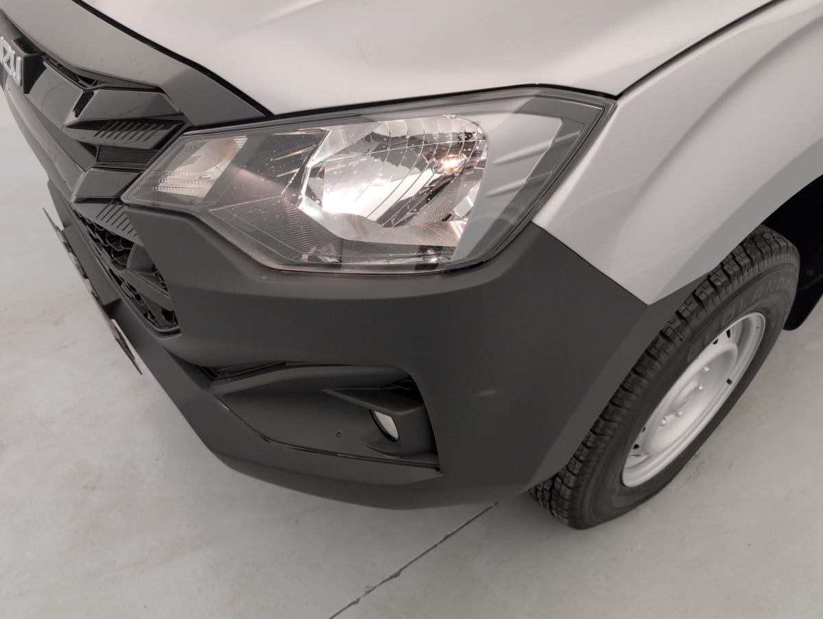 Isuzu D-MAX - Image 16