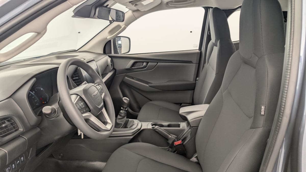 Isuzu D-MAX - Image 39