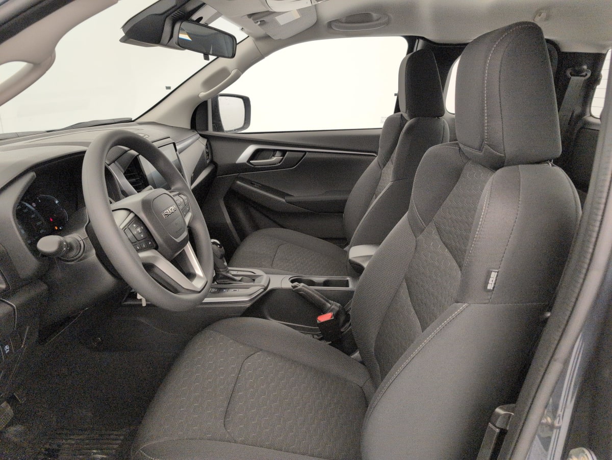 Isuzu D-MAX - Image 100