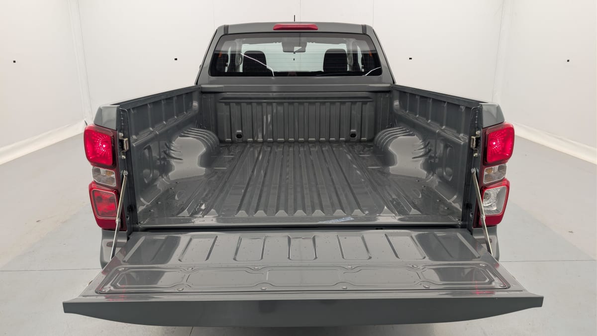 Isuzu D-MAX - Image 12