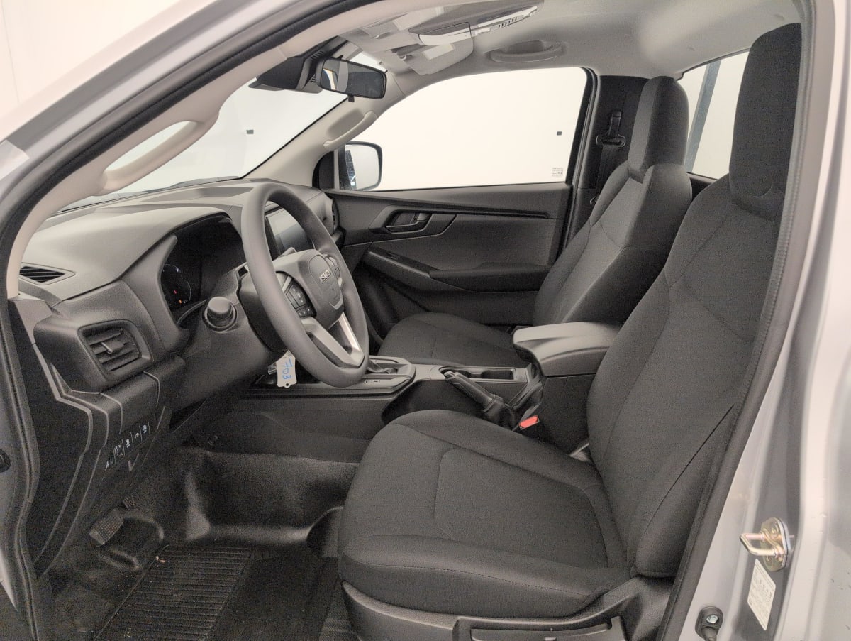 Isuzu D-MAX - Image 12