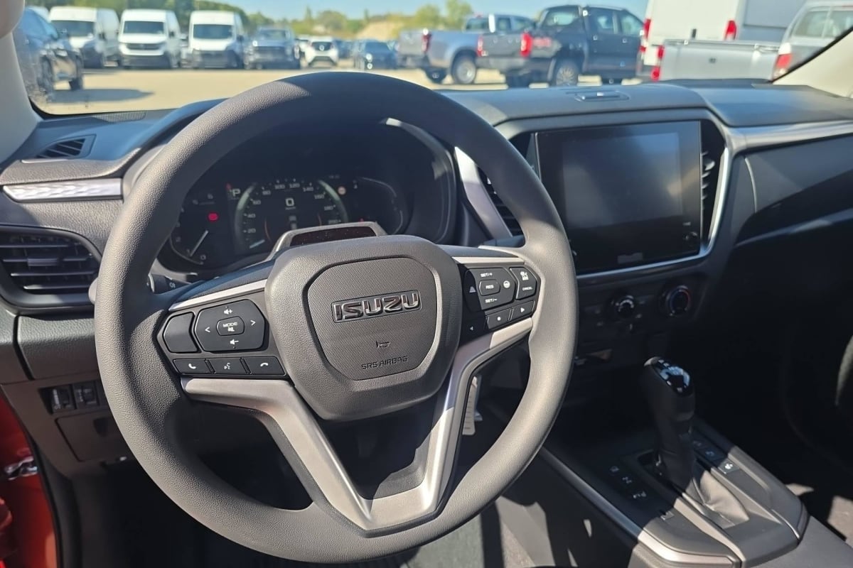 Isuzu D-MAX - Image 40