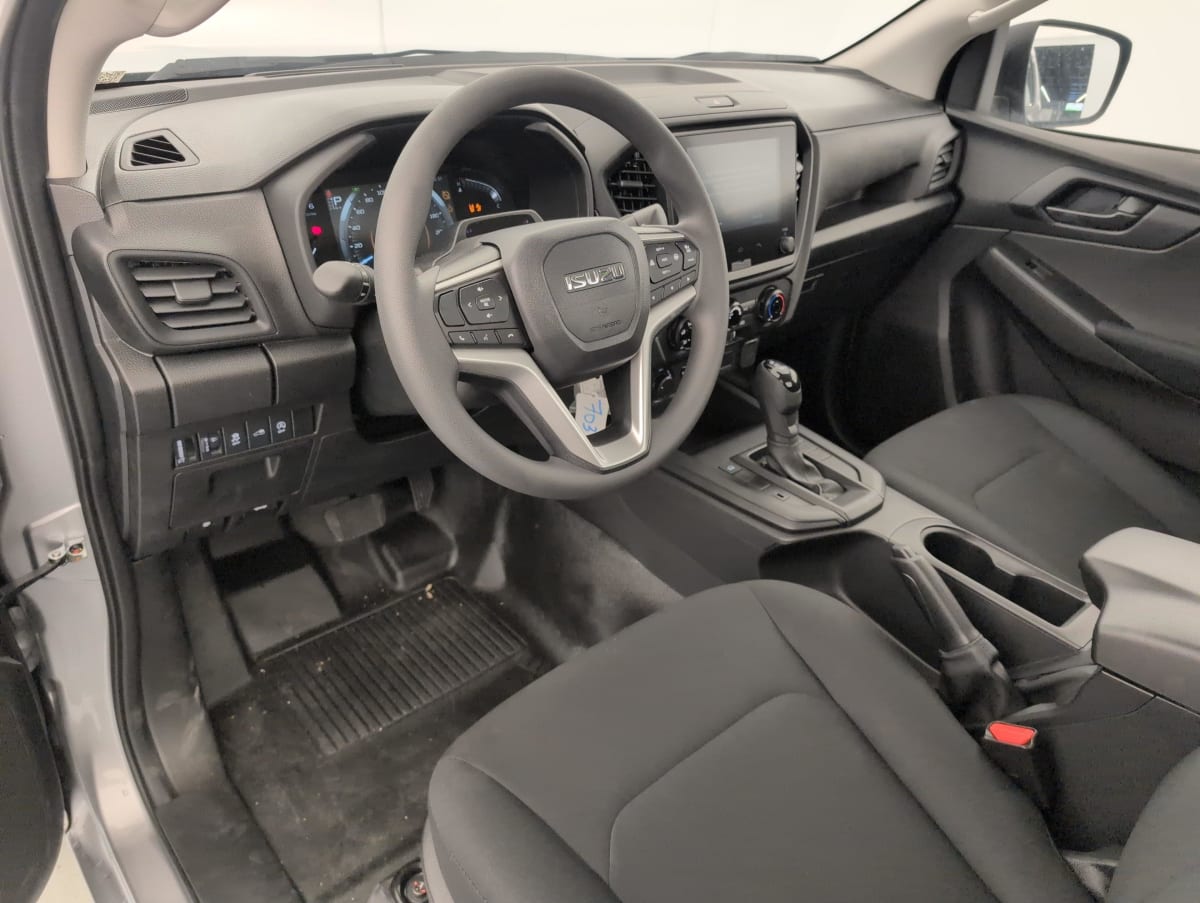 Isuzu D-MAX - Image 11