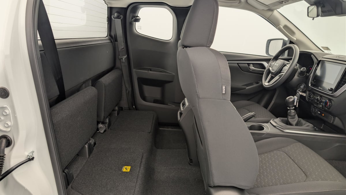 ISUZU D-MAX 2.2L SPACE CABINE M T EVOLUTION