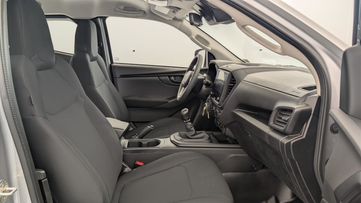 ISUZU D-MAX 2.2L SPACE CABINE M T B-STRONG