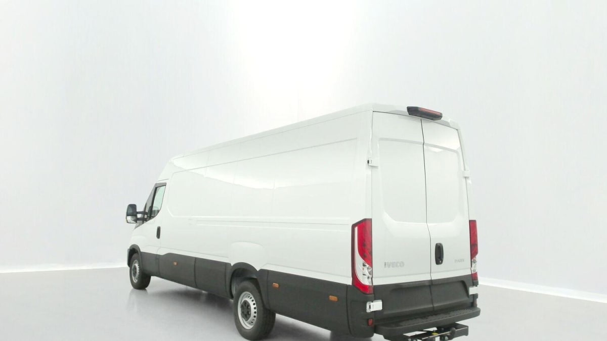 IVECO DAILY DAILY III 35S18HA8 4100 3.0 180CH 16M³