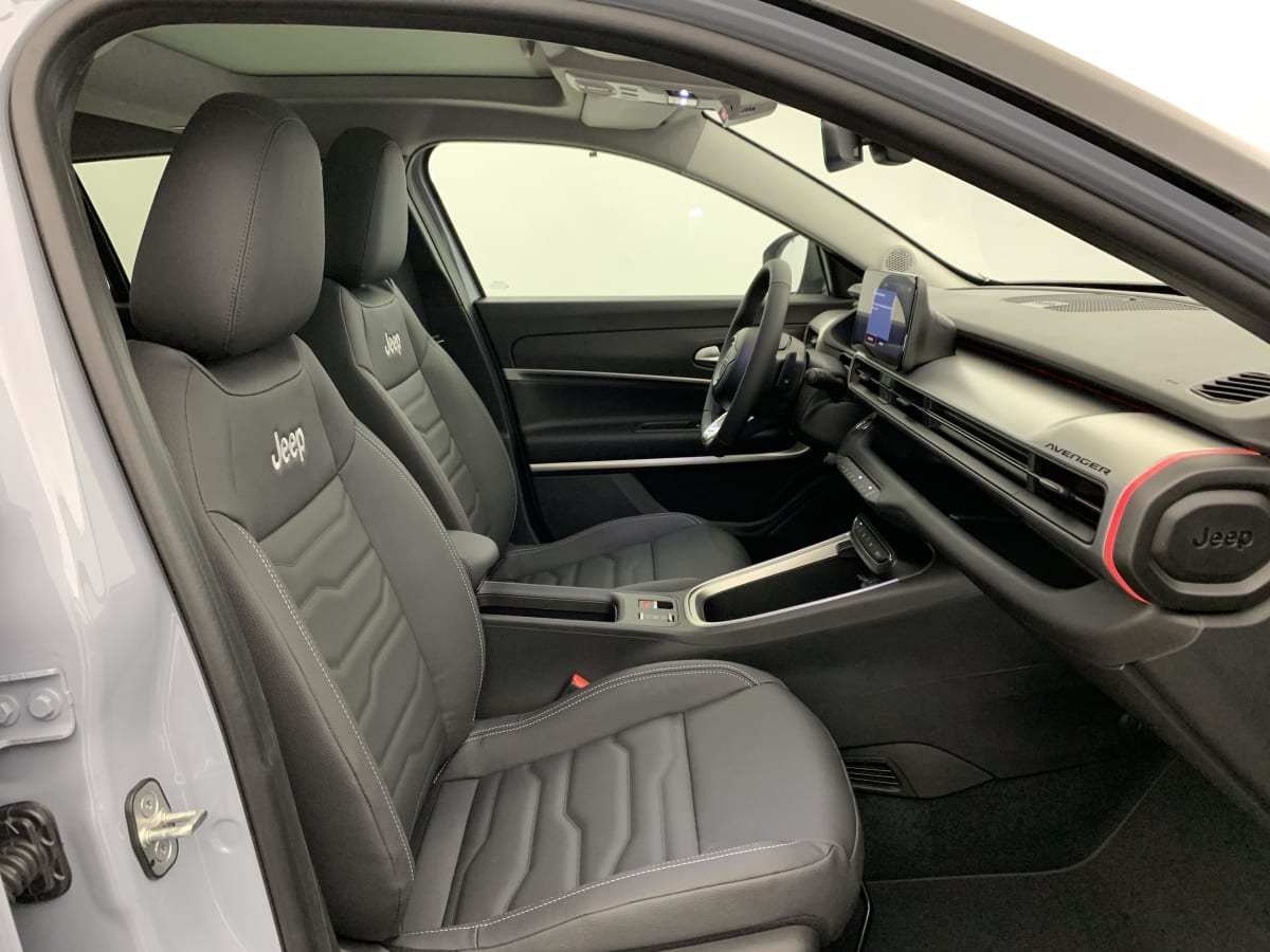JEEP AVENGER 1.2 TURBO T3 110 CH E-HYBRID BVR6 SUMMIT