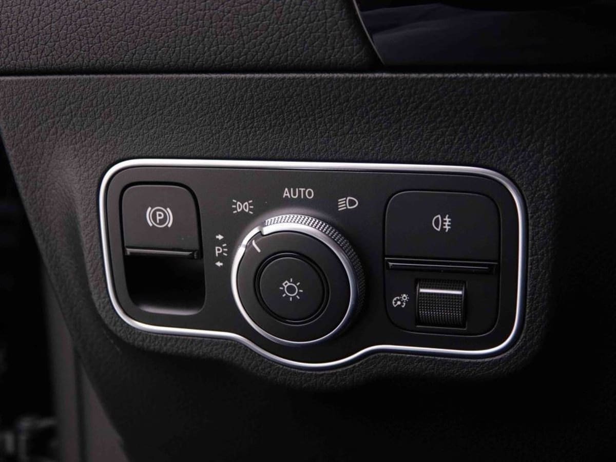 MERCEDES-BENZ B-KLASSE B180I 7G-DCT PROGRESSIVE LINE EDITION