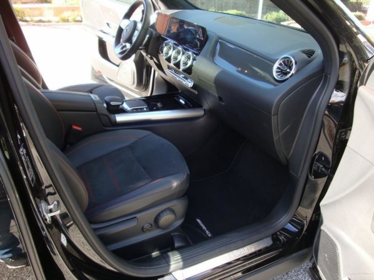 MERCEDES-BENZ GLA 250 E 8G-DCT AMG LINE