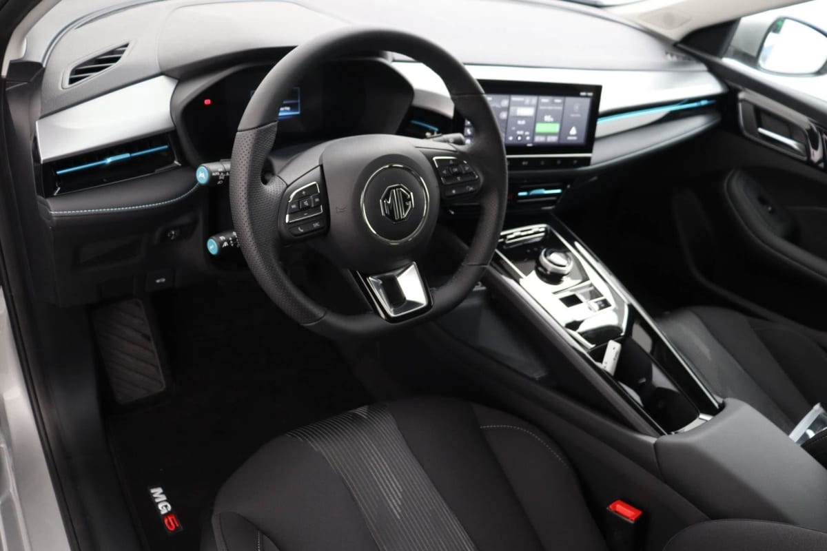 MG MG5 LONG RANGE 61KWH - 115 KW 2WD COMFORT