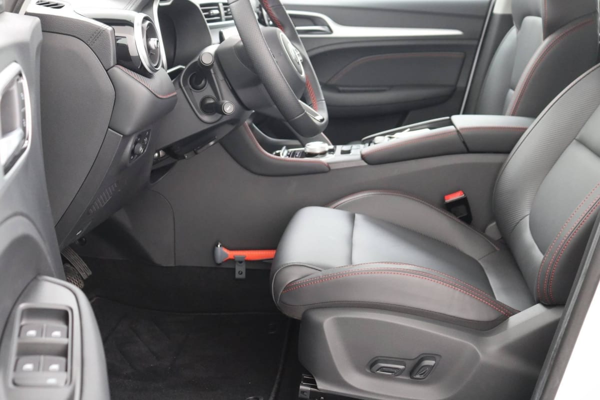 MG ZS ELECTRIQUE AUTONOMIE STANDARD 51KWH - 130 KW 2WD LUXURY