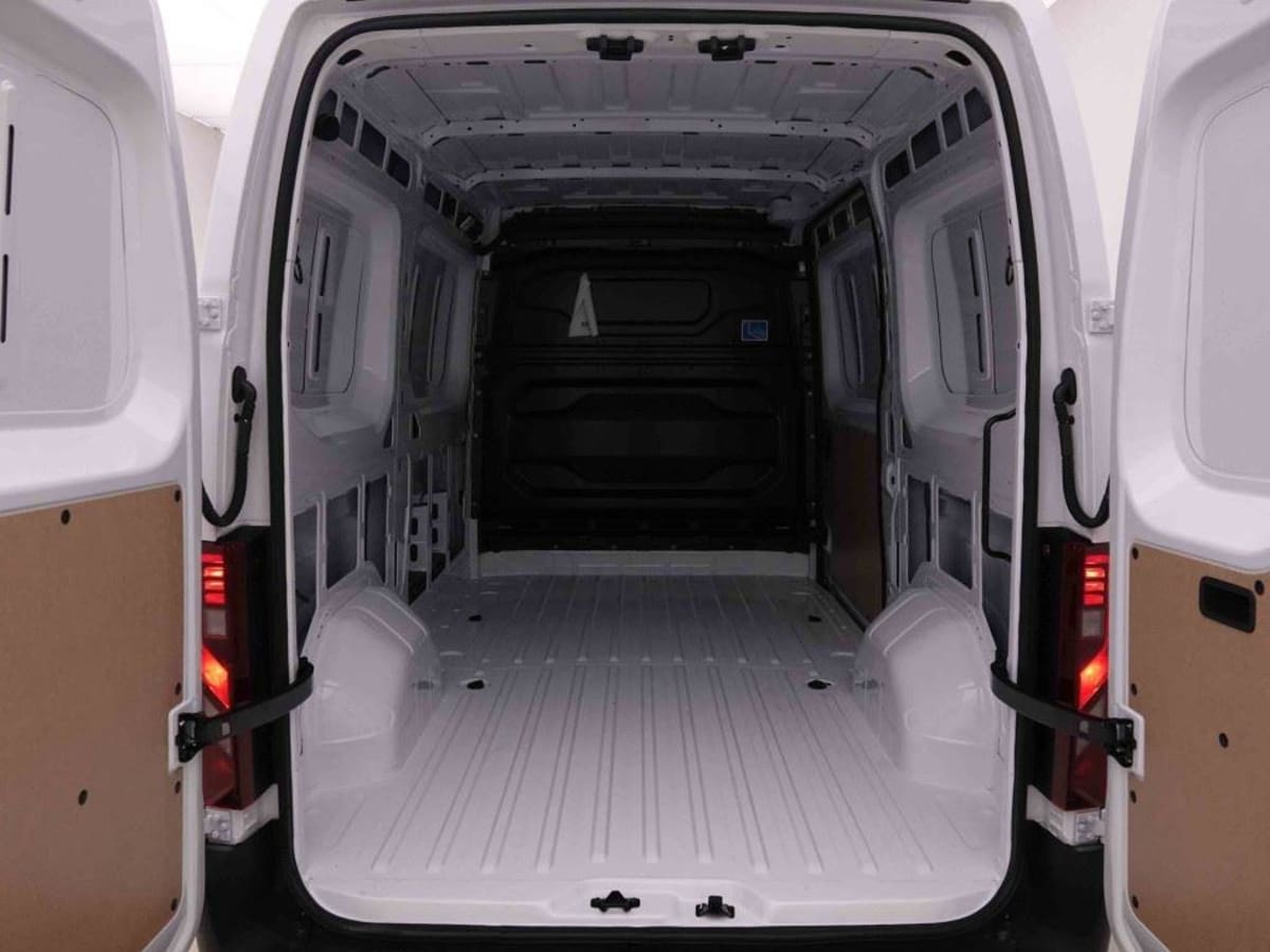 NISSAN INTERSTAR 2.0 DCI 130 L2H2 3.5T N-CONNECTA