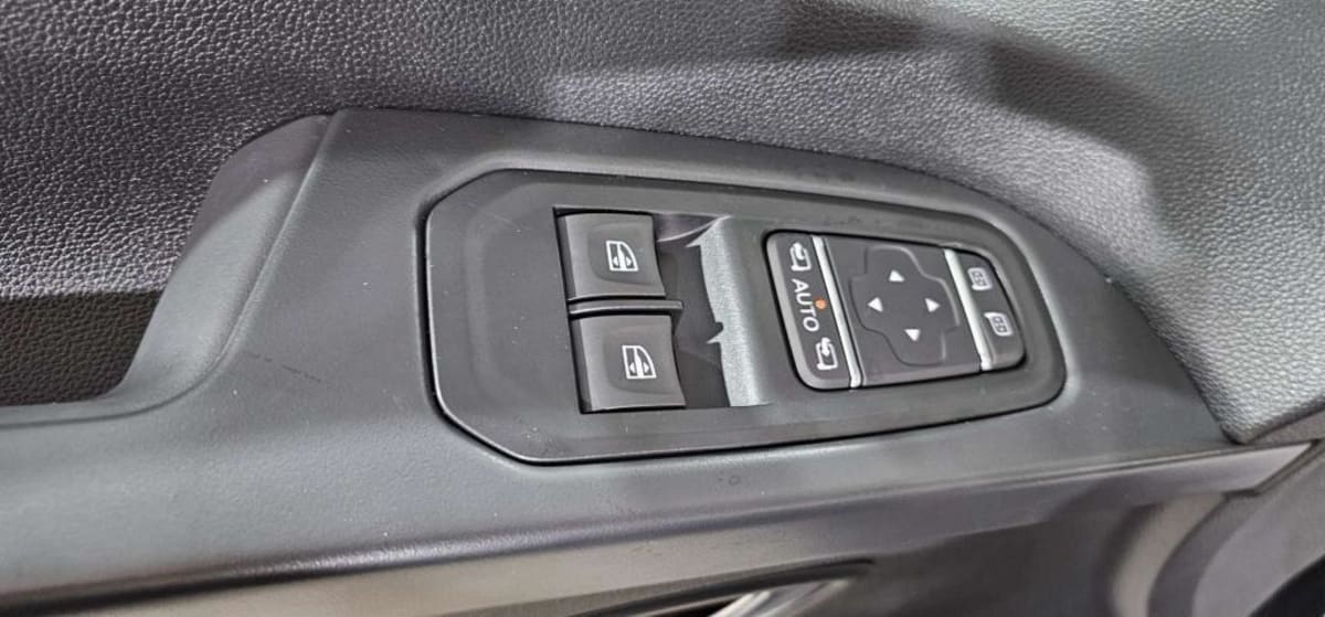 Nissan PRIMASTAR COMBI - Image 20