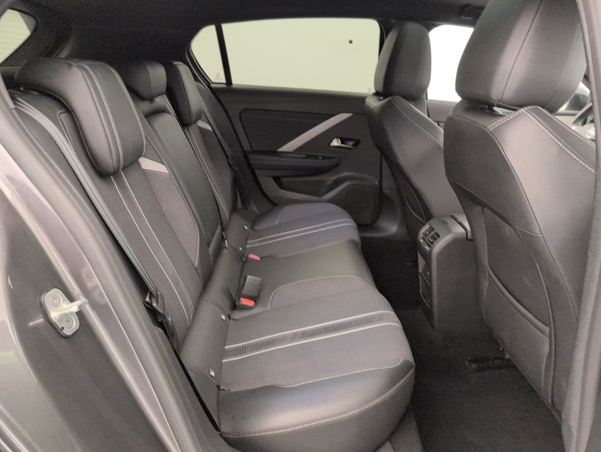 Opel Astra - Image 10