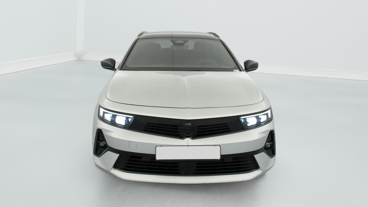 Opel Astra Sports Tourer - Image 2