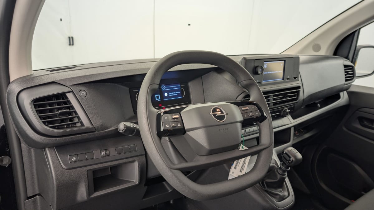 OPEL VIVARO FOURGON TAILLE M HDI 145