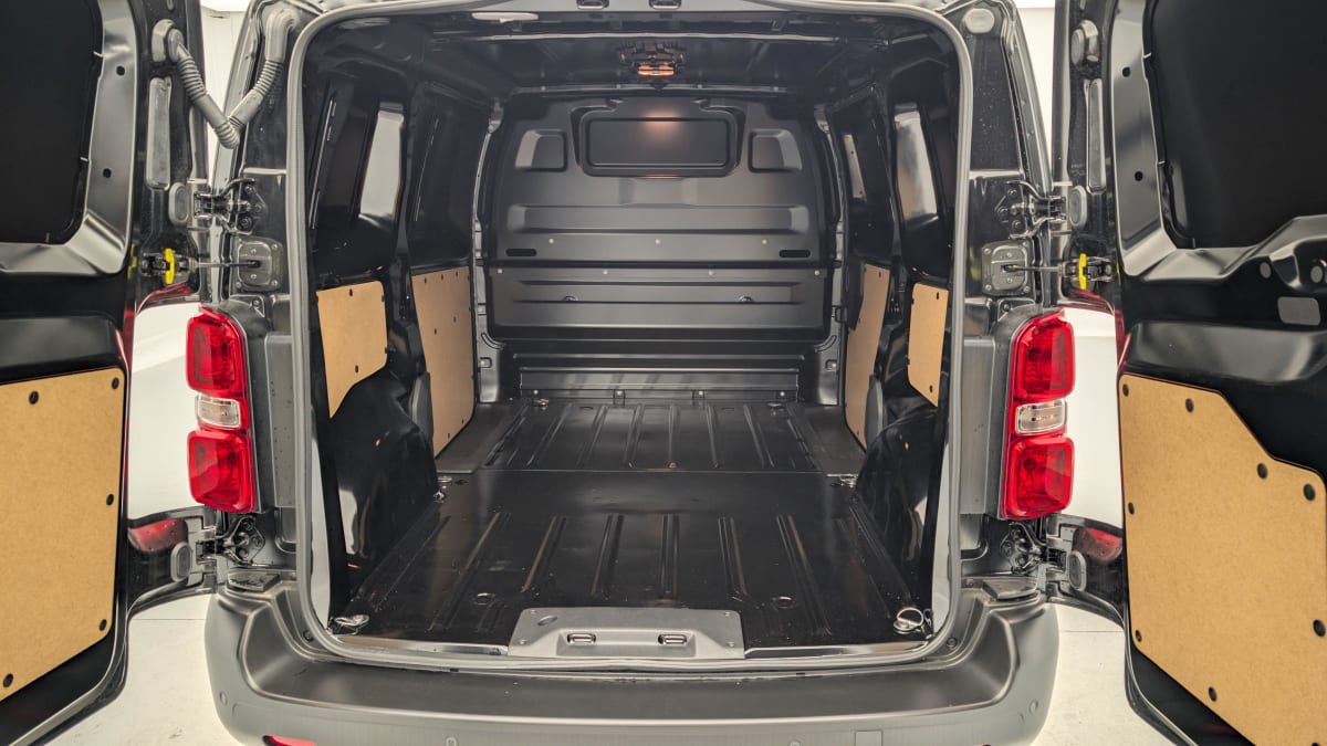OPEL VIVARO FOURGON TAILLE M HDI 145