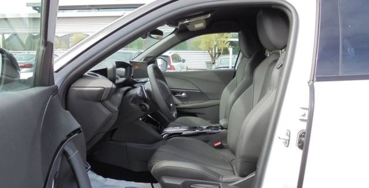 Peugeot 2008 - Image 6