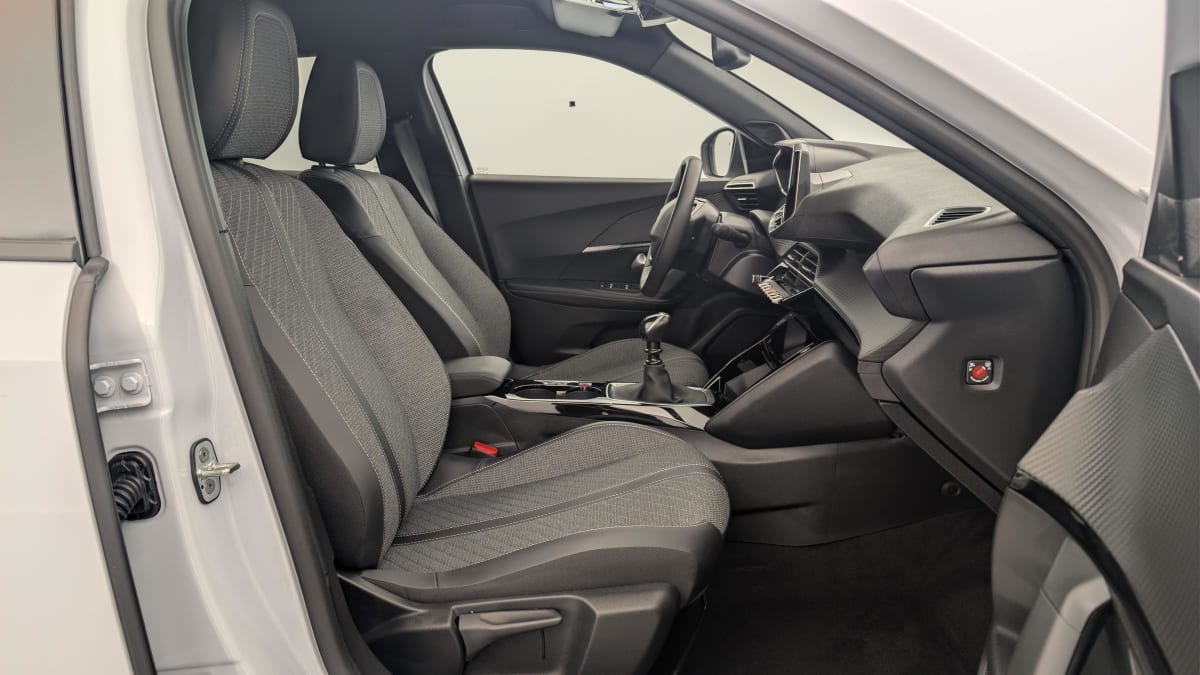 Peugeot 2008 - Image 9