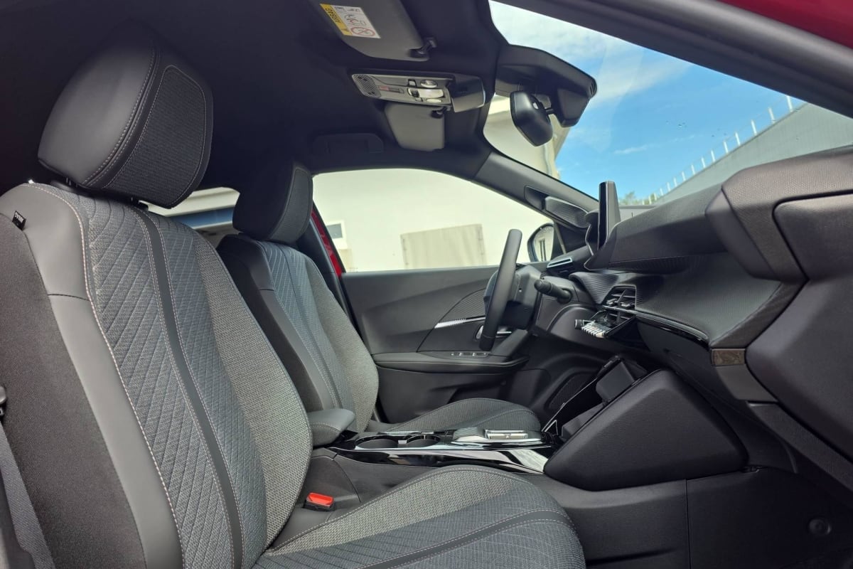 Peugeot 2008 - Image 9