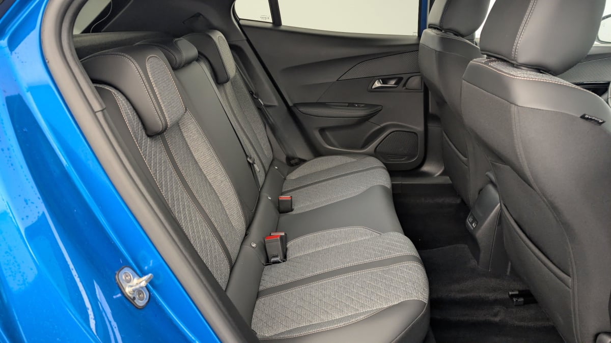 PEUGEOT 2008 PURETECH 130 EAT8 ALLURE